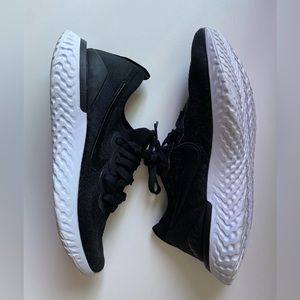 Nike Epic React Flyknit Sneaker